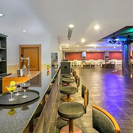 Oezkaymak Select Hotel