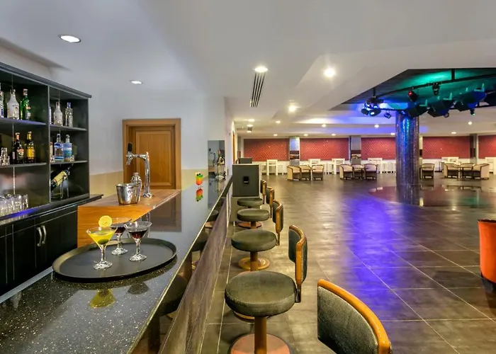 Oezkaymak Select מלון *